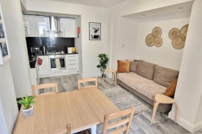 Cosy Central 2 En-suite Bedrooms Apartment